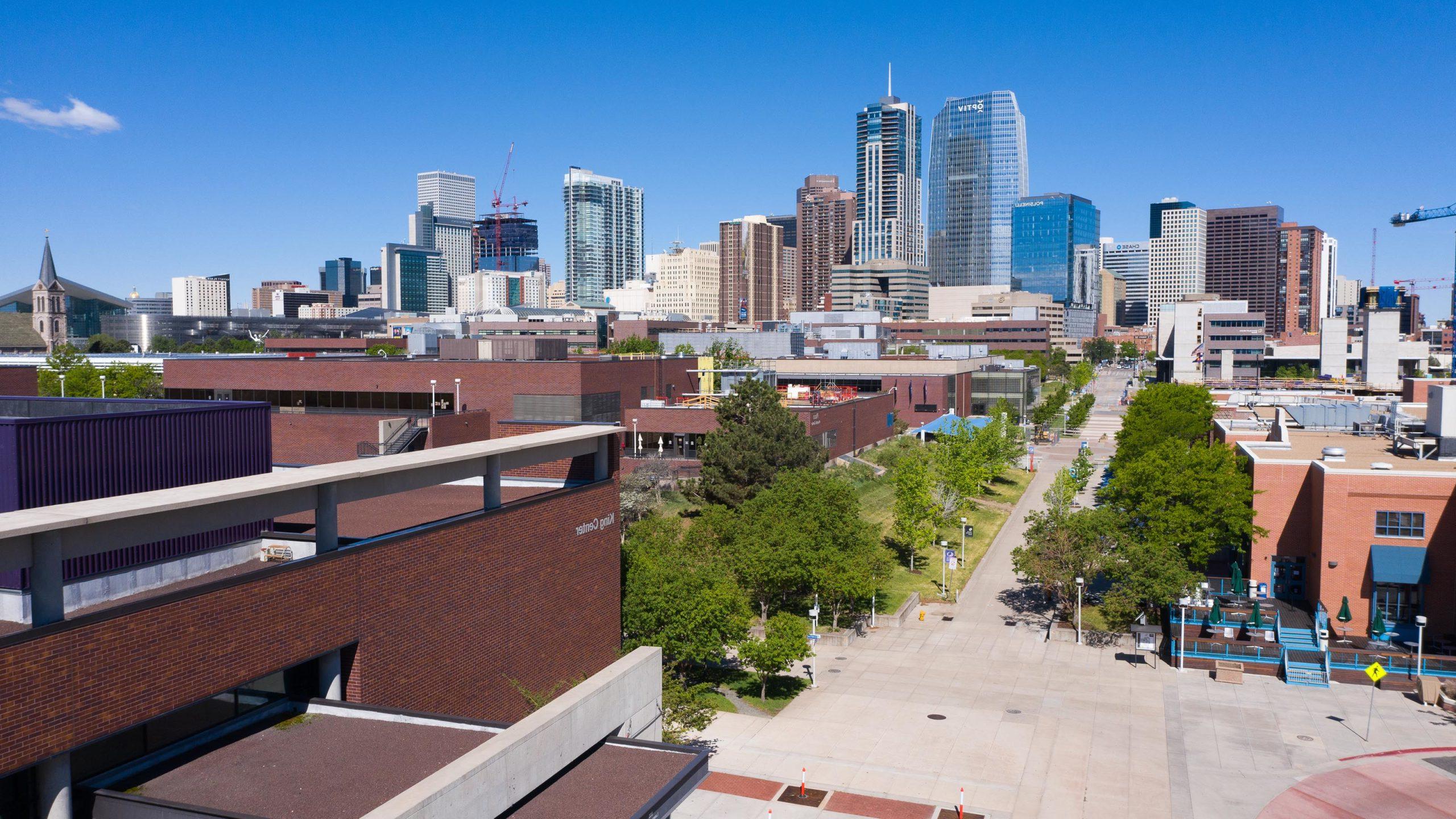 Aerial photo of the 密歇根州立大学丹佛 campus with a view of the 丹佛 skyline.